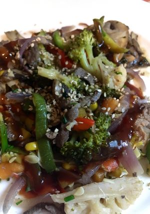 Una foto de Salteado de vegetales con carne