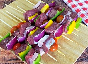 Foto de Espetinho de Carne com Legumes