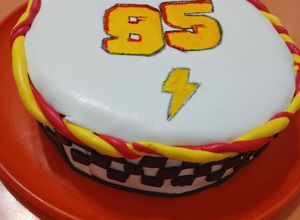 Una foto de Torta Rayo McQueen ⚡🏎️⚡