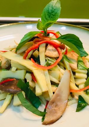 Hình của món Gỏi măng nấm (nộm măng).