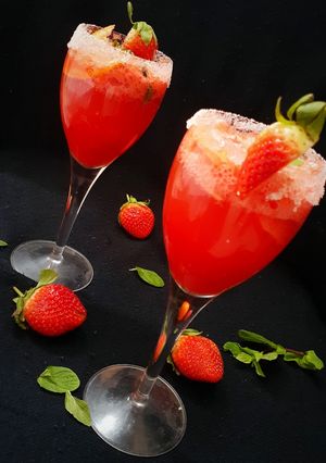 A picture of Strawberry Mocktail Mojito.
