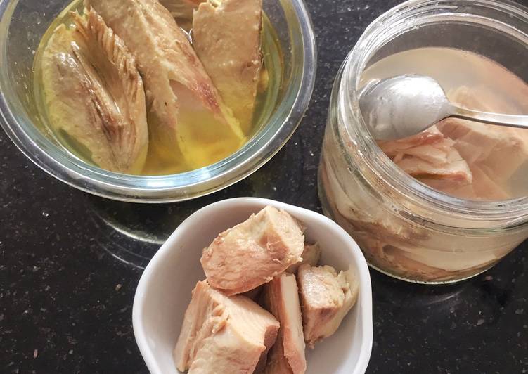 Bagaimana Menyiapkan Tuna in Brine - Tuna kaleng homemade yang sempurna