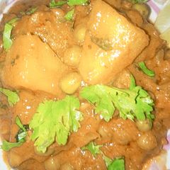 A picture of Aloo Matar.
