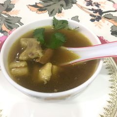 A picture of Mutton ribs clear soup.
