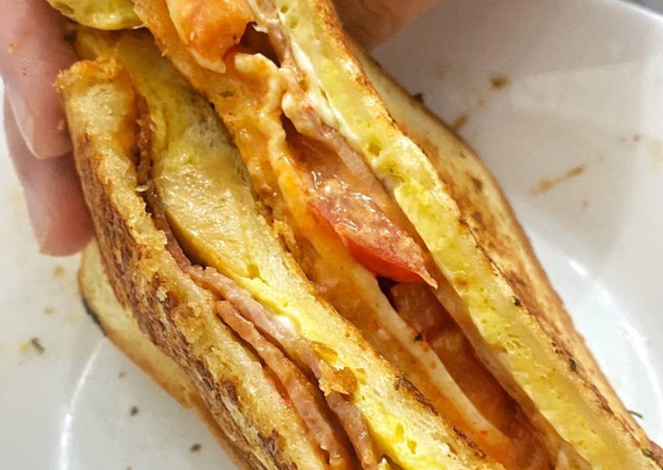 Sandwich Bacon Telur Tomat Keju