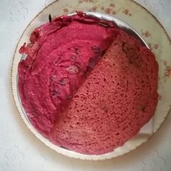 A picture of Beetroot chilla.