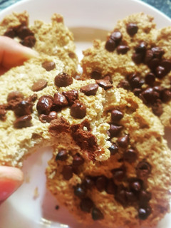 Una foto de Galletas de avena y chips de chocolate
