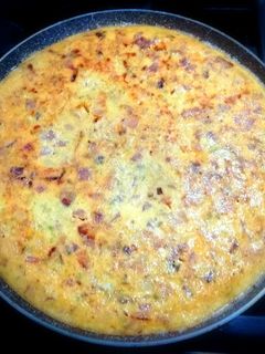 Una foto de Tortilla de Huevos, Jamón, Cebollas y Papas