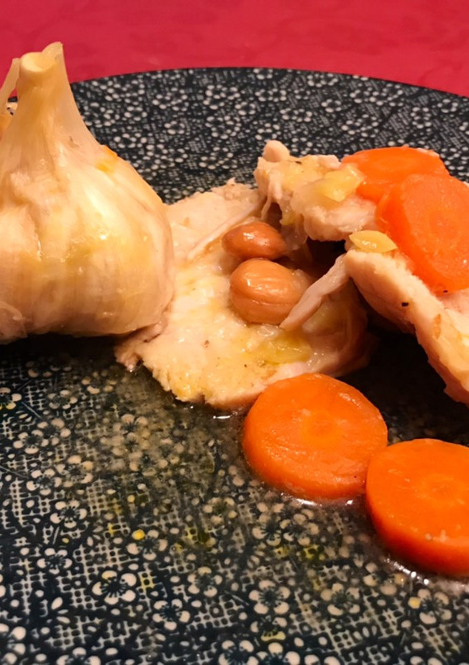 Una foto de Redondo de pavo en salsa