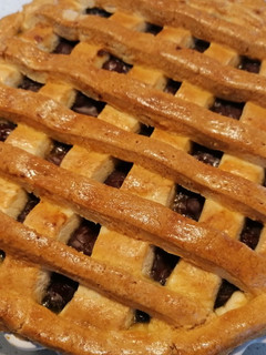 Gluténmentes meggyes rácsos pite recept fotója