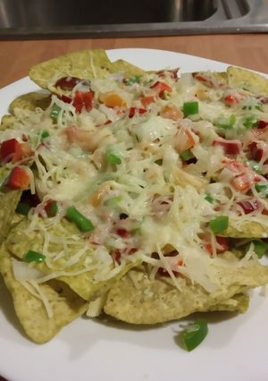 Una foto de Nachos de guacamole gratinados