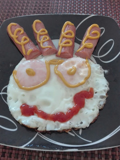 Una foto de Desayuno divertido para los niños