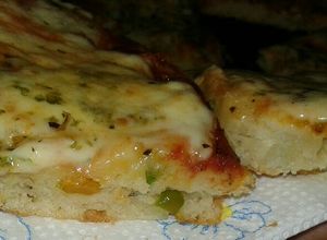 Una foto de 🍕SABORIZADA cebolla, orégano y pimiento (o marrón)