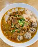 Bún bò mọc măng