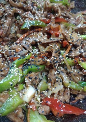 Una foto de Salteado de cerdo y vegetales. Una receta de 20 minutos