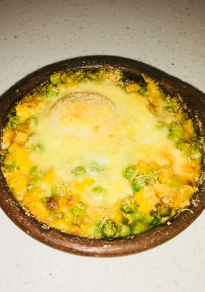 Una foto de Choclos y arvejas gratinados en paila de greda