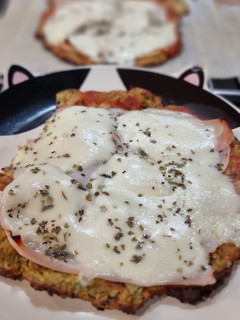 Una foto de Pizza con base de coliflor