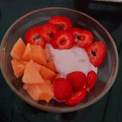 A picture of My Little Dessert of Fresh Fruit & Cherry flavoured Yogurt 😋.