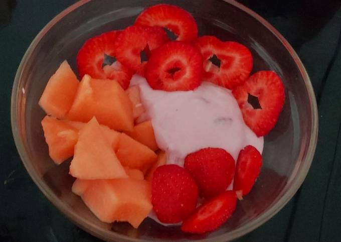 My Little Dessert of Fresh Fruit & Cherry flavoured Yogurt 😋