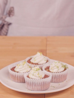 A picture of Lemon cupcakes.