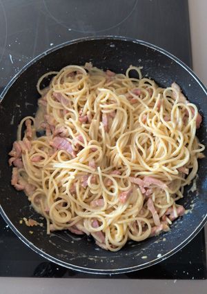Una foto de Spaghetti en salsa Carbonara