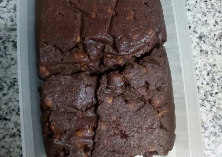 Turrón chocolate con cacahuetes