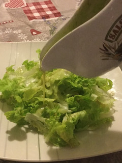 Una foto de Salsa de hierbas para aderezar ensaladas