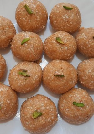 A picture of Stuffed Till Laddu.