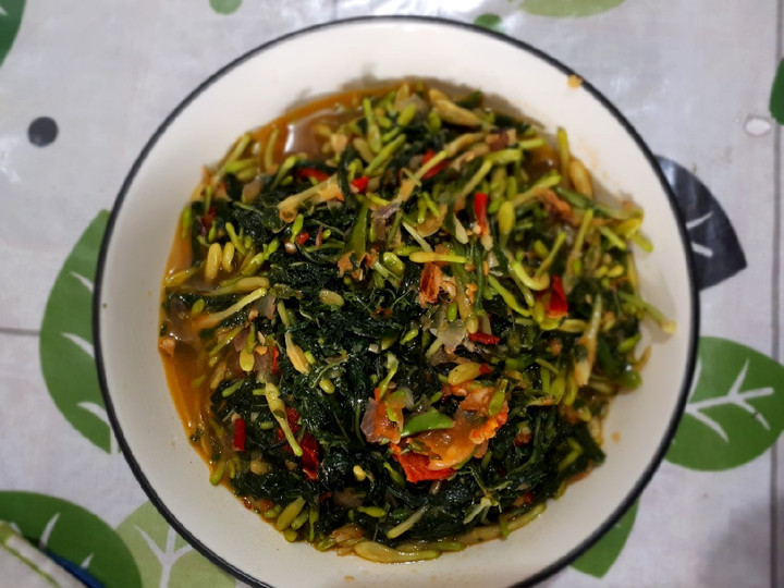 Resep Tumis bunga pepaya daun singkong yang Enak