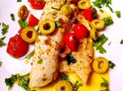 Una foto di branzino al sale