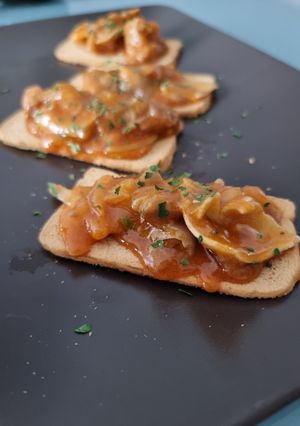 Una foto de Tostadas de oreja de cerdo