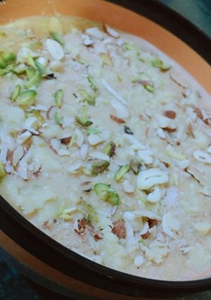A picture of Sheer Khurma.