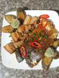 Cá, thịt kho chuối xanh tương bần