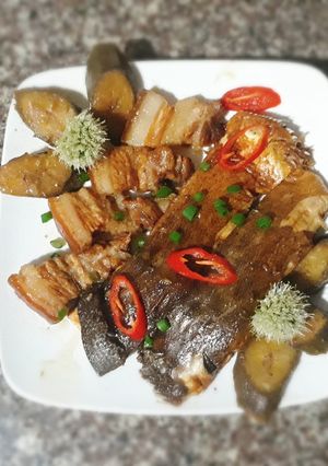 Hình của món Cá, thịt kho chuối xanh tương bần.
