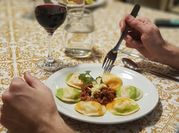 Una foto de comida con coreanito