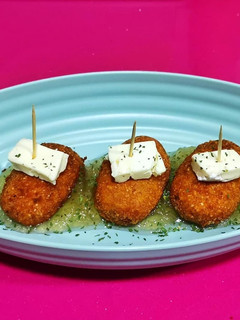 Una foto de Croquetas de queso gorgonzola y nueces
