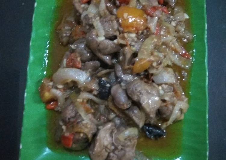 Langkah Menyiapkan Oseng ati ayam cabe, Enak Banget