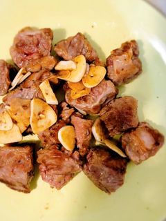 蒜片骰子牛 的食譜成品照片
