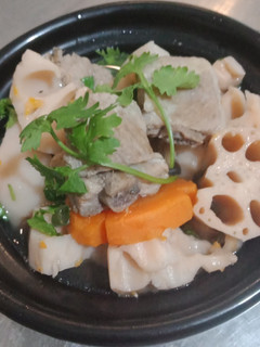 Hình của món Canh sườn non hầm củ sen.