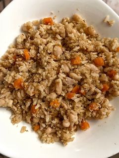 Una foto de Salteado de quinoa y garbanzos 🍚