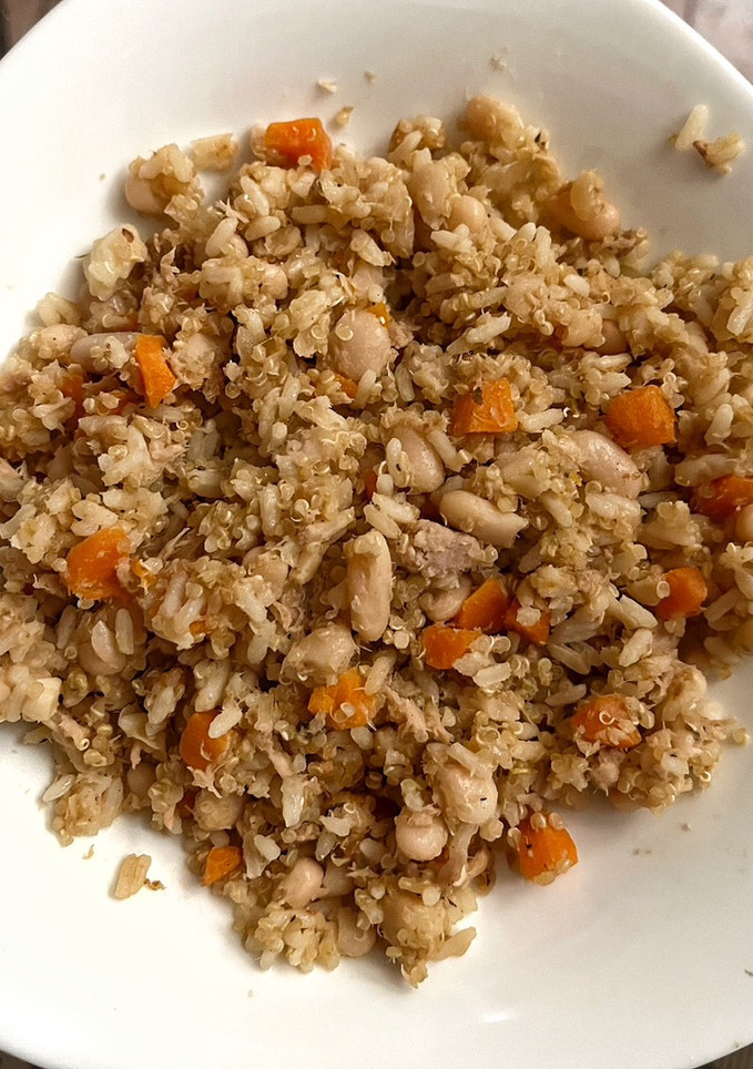 Una foto de Salteado de quinoa y garbanzos 🍚