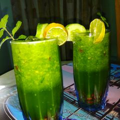 A picture of Glowy green smoothie.