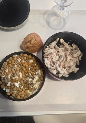 Une photo de #GamelleduMidi - Dorade grise et salade Feta-Pois chiches