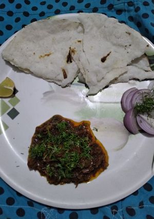 सुकट आणि तांदळाची भाकरी (sukat ani tandalachi bhakhri recipe in marathi) रेसिपी चे मुख्य फोटो 