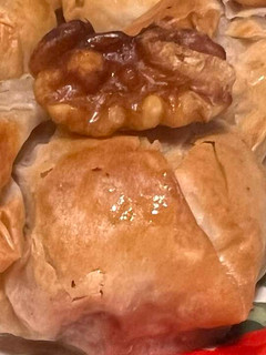 A picture of Baklava bliss balls.