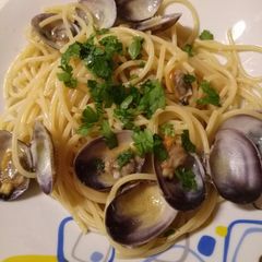 A picture of Spaghetti alle vongole (spaghetti with clams).