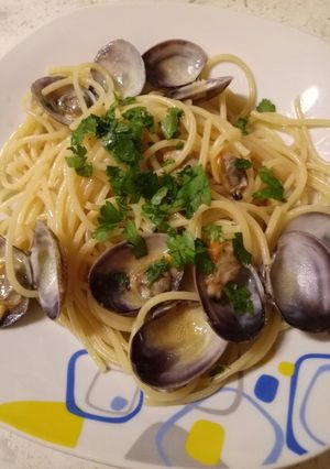 A picture of Spaghetti alle vongole (spaghetti with clams).