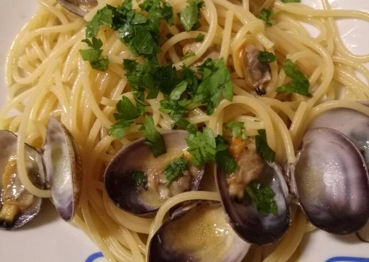 Easiest Way to Make Homemade Spaghetti alle vongole (spaghetti with clams)