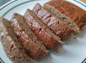 Una foto de Torta vegana🍮de chocolate🍫 y café☕🧈🍩