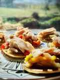 Miniaperitivo con bonito del norte (I): Blini con bonito y cebolla caramelizada